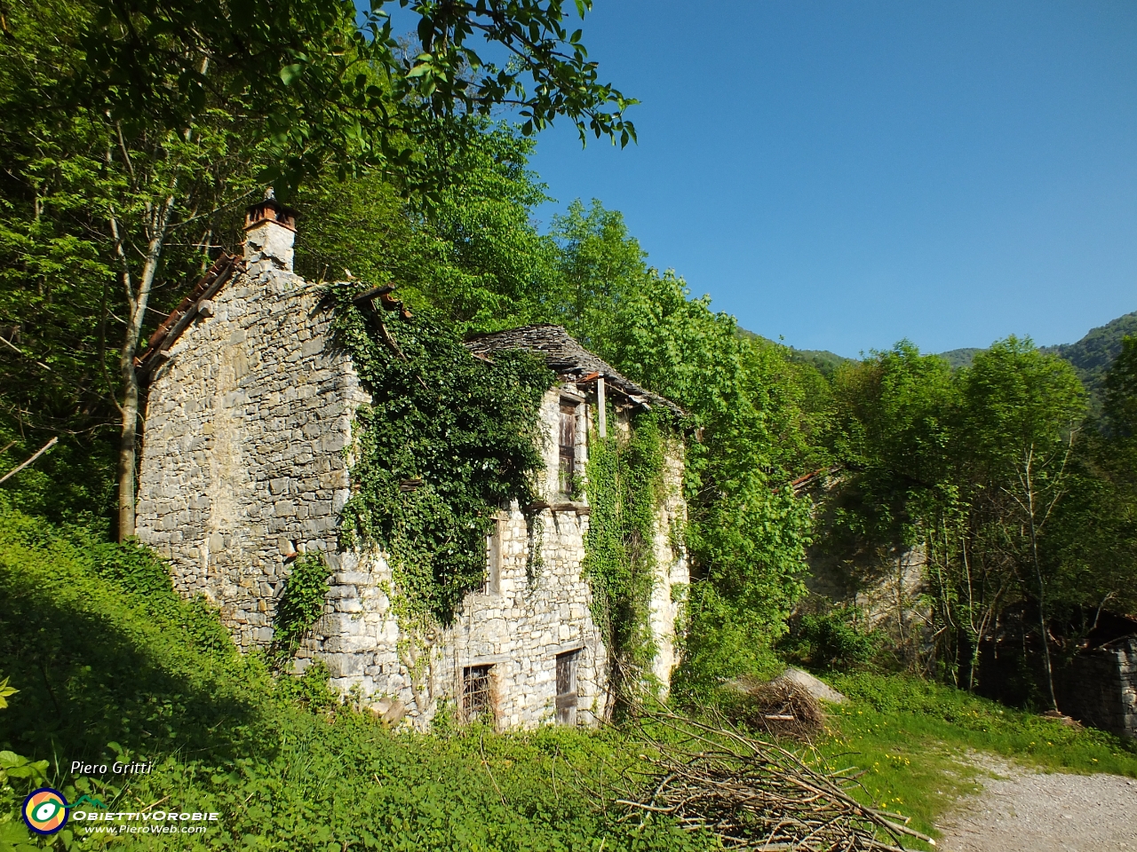 14  Ruderi di case a Roncalli....JPG